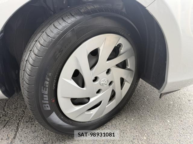 Toyota AQUA 2017-07 8372733-5
