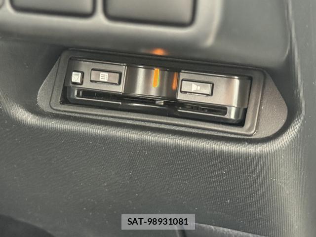 Toyota AQUA 2017-07 8372733-6