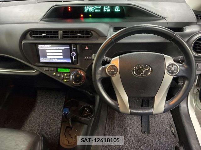 Toyota AQUA 2013-10 8372827-2