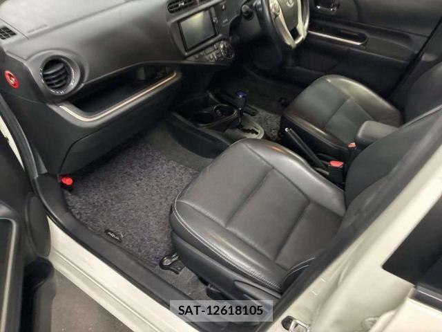 Toyota AQUA 2013-10 8372827-7