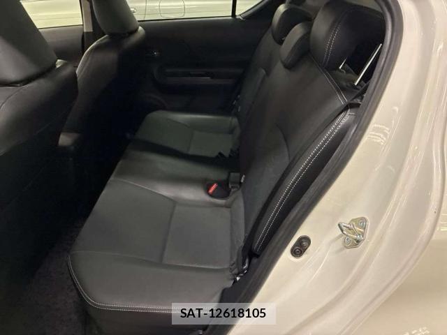 Toyota AQUA 2013-10 8372827-8