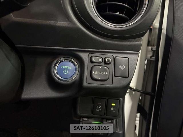 Toyota AQUA 2013-10 8372827-9