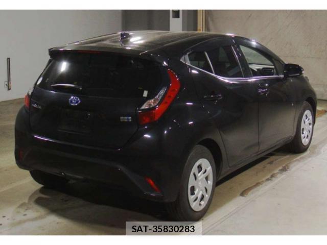 Toyota AQUA 2023-03 8372836-1