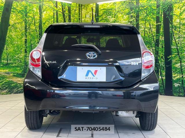 Toyota AQUA 2013-09 8372981-14