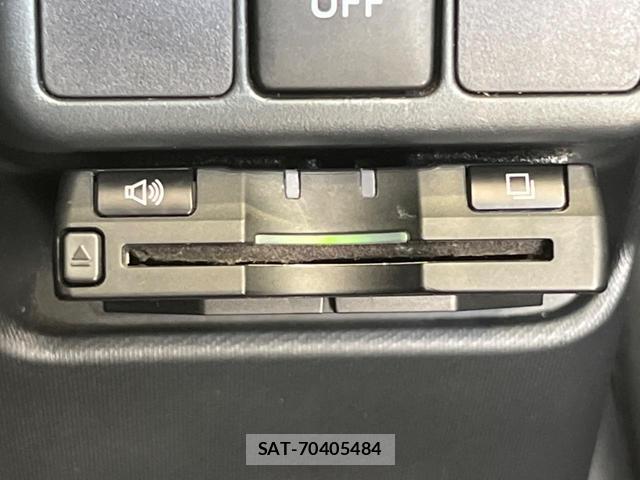 Toyota AQUA 2013-09 8372981-4
