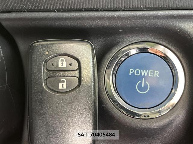 Toyota AQUA 2013-09 8372981-6