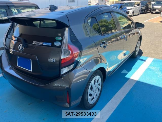 Toyota AQUA 2018-03 8373007-13