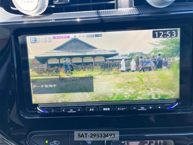 Toyota AQUA 2018-03 8373007-16