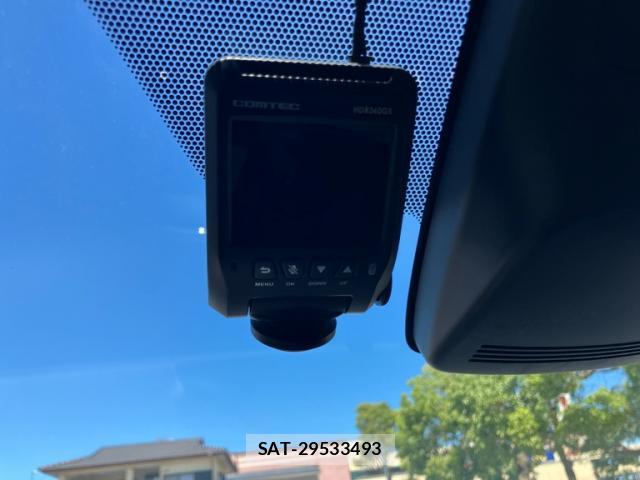 Toyota AQUA 2018-03 8373007-18