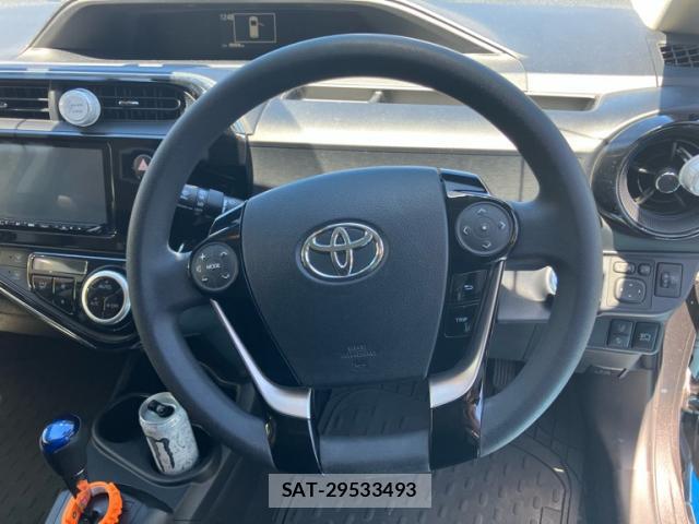 Toyota AQUA 2018-03 8373007-7