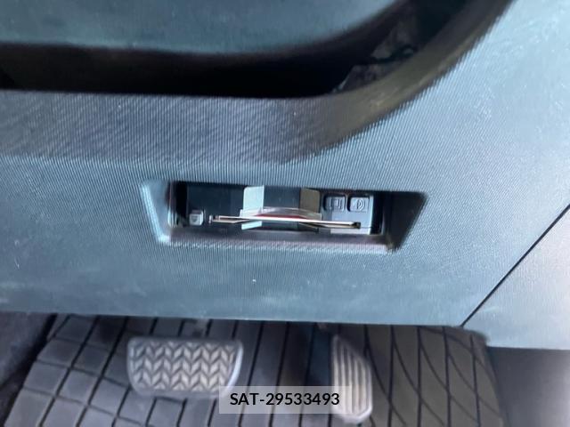 Toyota AQUA 2018-03 8373007-9