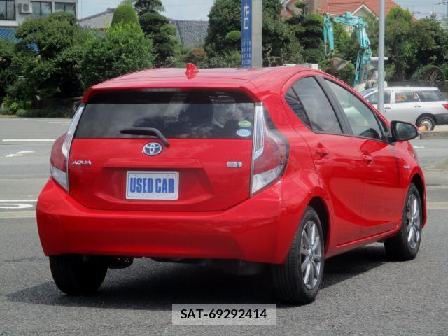 Toyota AQUA 2016-11 8373034-1