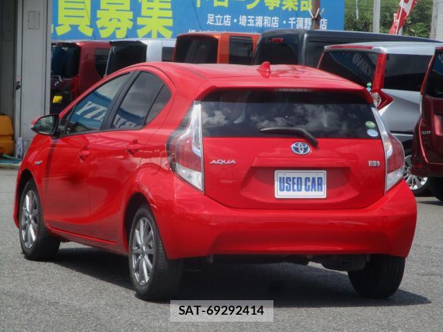 Toyota AQUA 2016-11 8373034-11
