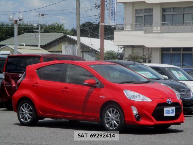 Toyota AQUA 2016-11 8373034-12