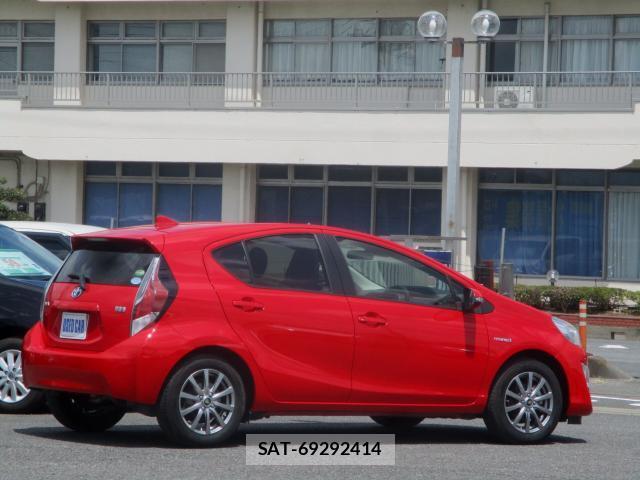 Toyota AQUA 2016-11 8373034-13