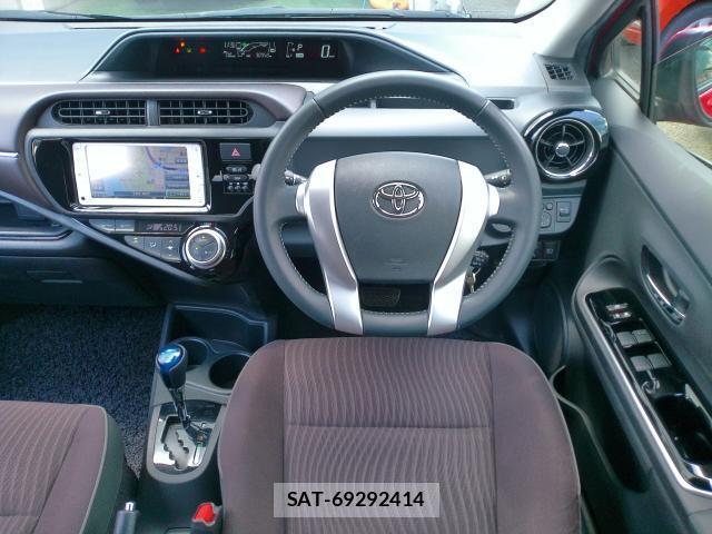 Toyota AQUA 2016-11 8373034-2