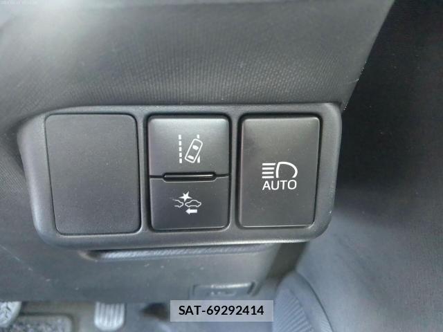 Toyota AQUA 2016-11 8373034-3