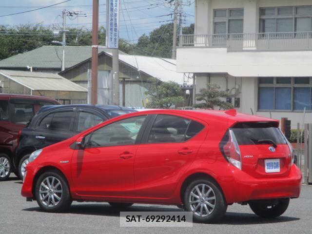 Toyota AQUA 2016-11 8373034-9