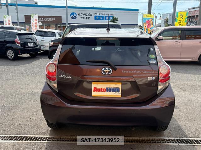 Toyota AQUA 2014-10 8373182-18