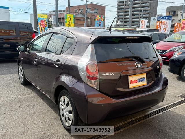 Toyota AQUA 2014-10 8373182-3