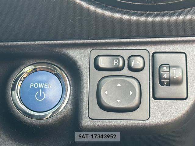 Toyota AQUA 2014-10 8373182-7