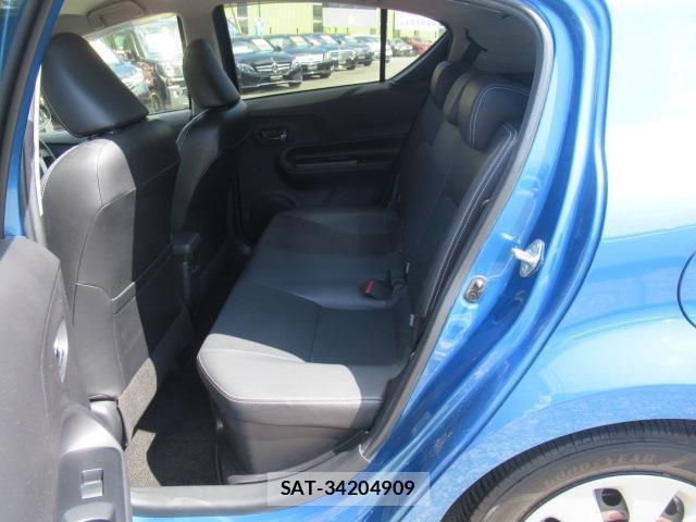 Toyota AQUA 2013-08 8373188-15