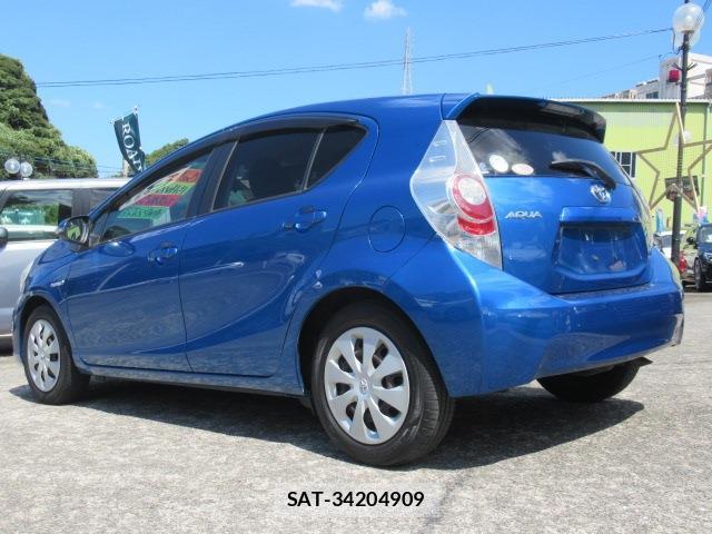 Toyota AQUA 2013-08 8373188-16