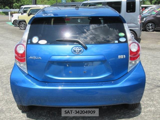 Toyota AQUA 2013-08 8373188-17
