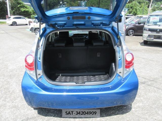 Toyota AQUA 2013-08 8373188-18