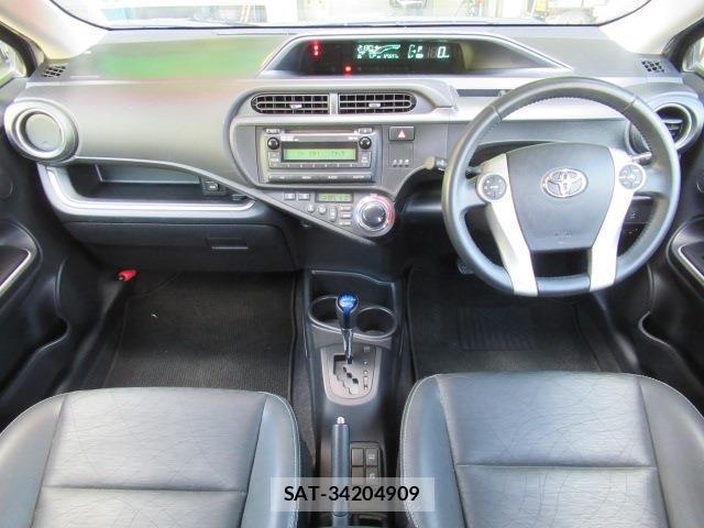 Toyota AQUA 2013-08 8373188-3