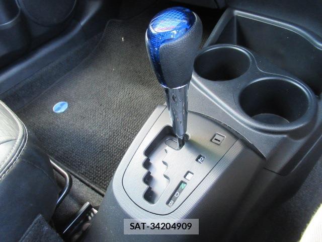 Toyota AQUA 2013-08 8373188-6