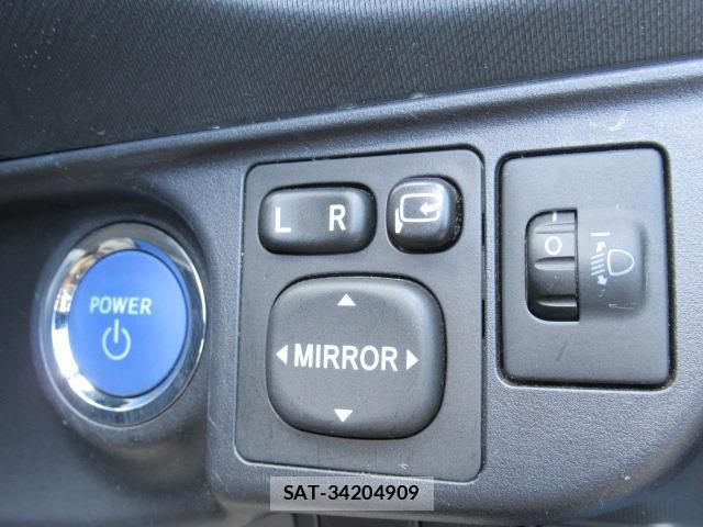 Toyota AQUA 2013-08 8373188-7