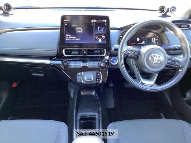 Toyota AQUA 2022-01 8373328-1