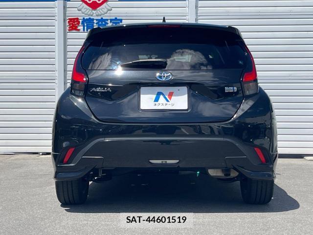 Toyota AQUA 2022-01 8373328-12