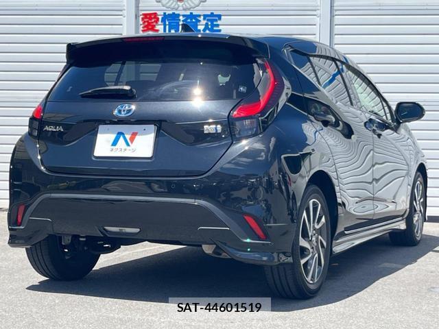 Toyota AQUA 2022-01 8373328-14