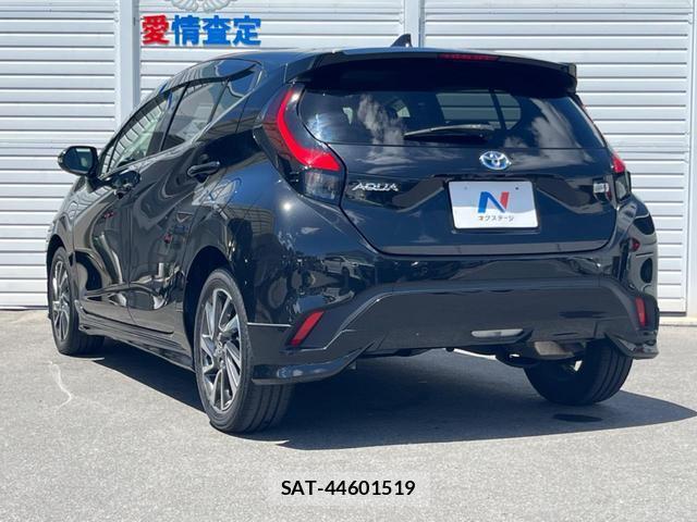 Toyota AQUA 2022-01 8373328-18