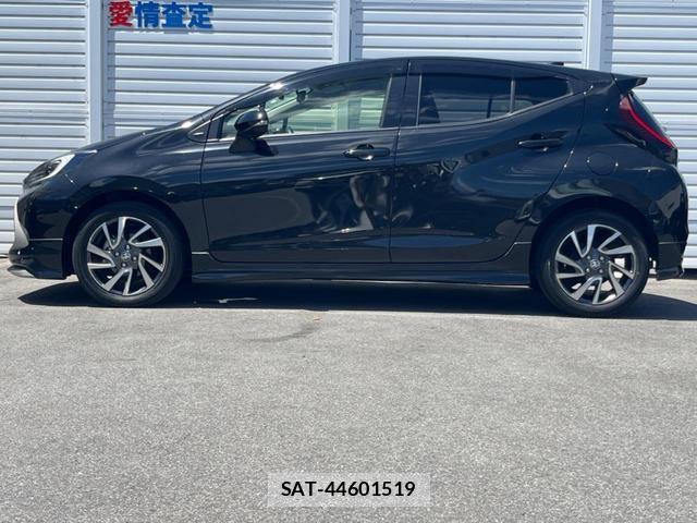 Toyota AQUA 2022-01 8373328-19