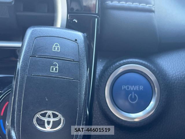 Toyota AQUA 2022-01 8373328-6