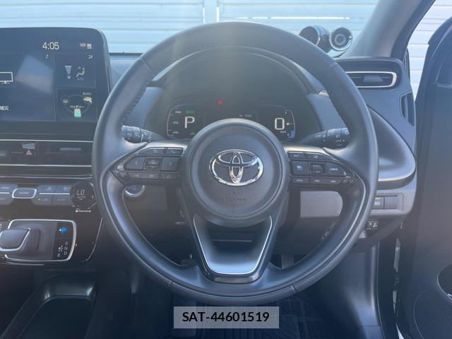 Toyota AQUA 2022-01 8373328-7