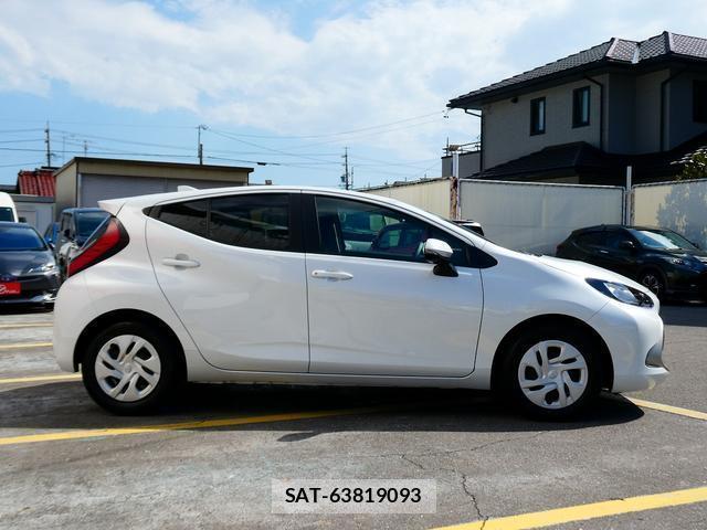 Toyota AQUA 2025-01 8373344-13