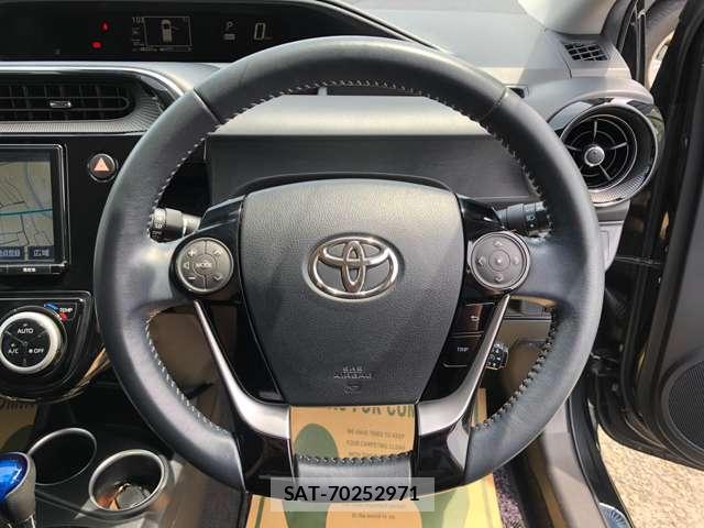 Toyota AQUA 2017-09 8373406-9