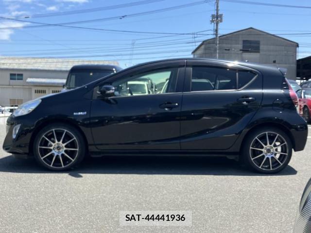 Toyota AQUA 2015-09 8373463-1
