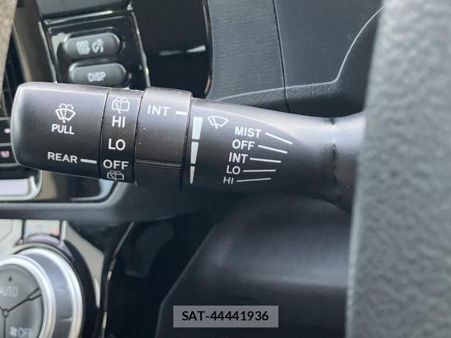 Toyota AQUA 2015-09 8373463-16