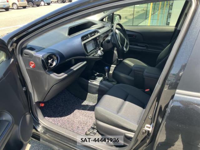 Toyota AQUA 2015-09 8373463-5