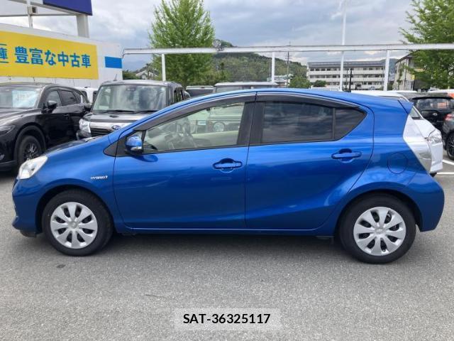 Toyota AQUA 2014-07 8373465-1