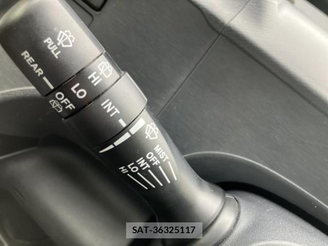 Toyota AQUA 2014-07 8373465-16