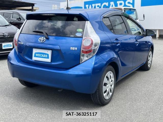 Toyota AQUA 2014-07 8373465-2