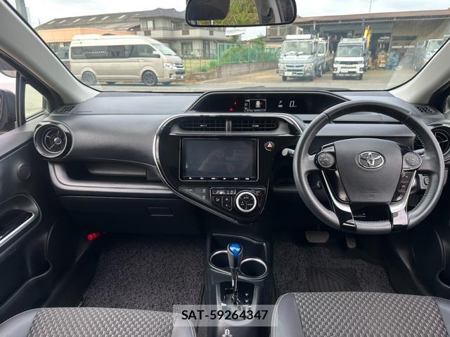 Toyota AQUA 2018-12 8373509-1