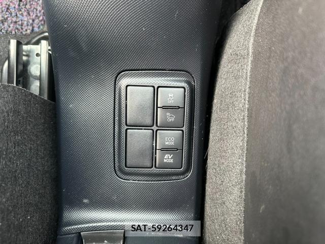 Toyota AQUA 2018-12 8373509-4