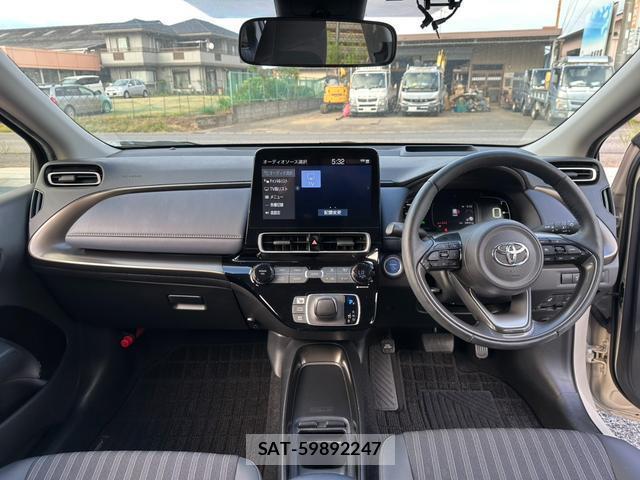 Toyota AQUA 2021-11 8373510-1